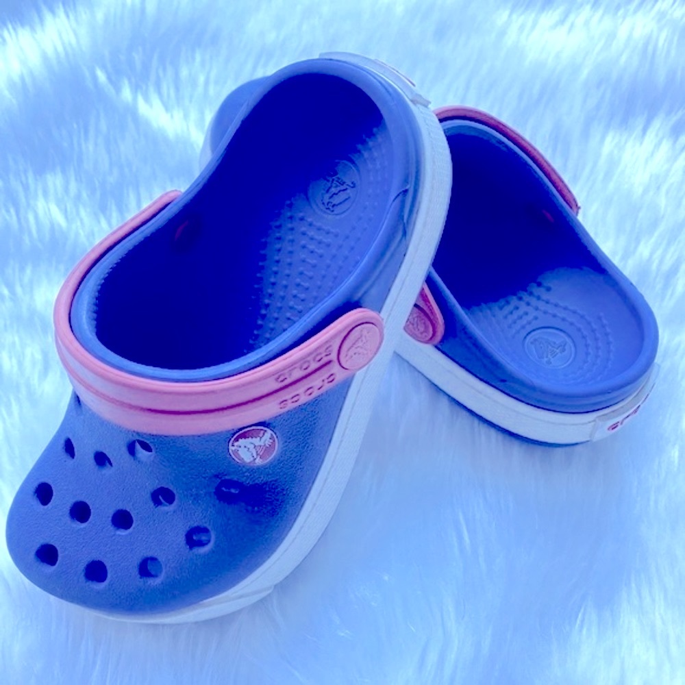 SOLD YEY !! Crocs Baby/Toddler Clogs Size 6/7 Blue ! - Picture 2 of 9